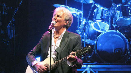 Se agrava el estado de salud del cantante argentino Sergio Denis tras caerse de un escenario