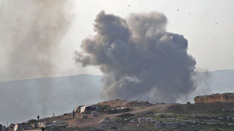 La aviación rusa ataca un almacén de armas del Frente Al Nusra para ser usadas contra la base de Jmeimim en Siria