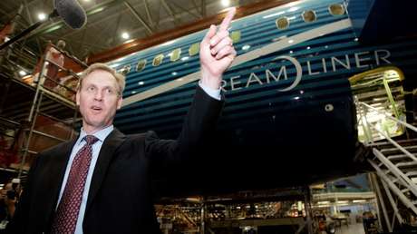 Piden investigar al jefe interino del Pentágono por promocionar los aviones de Boeing