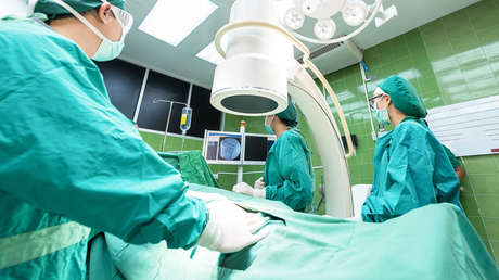 Cirujanos se confunden de paciente y le extirpan un órgano sano a otra persona