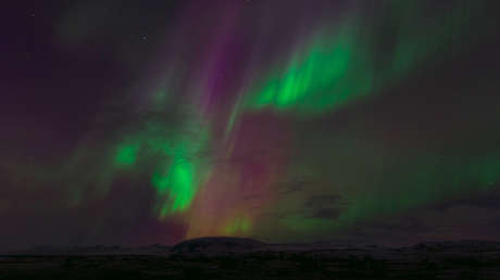 VIDEO: La rara proyección de columnas de colores sobre los cielos del norte de Rusia