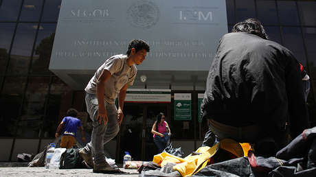 Gobierno de México destituye a más de 30 agentes migratorios por irregularidades