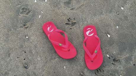 'Lady Chancla': Se vuelven virales las imágenes de una mexicana exigiendo que le paguen por daños en su pantufla