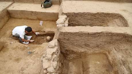 FOTOS: Descubren en China un raro y antiguo ataúd de laca que parece recién pintado 