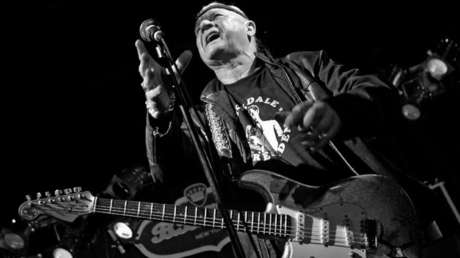 Muere a los 81 años Dick Dale, el 'rey de la guitarra surfera' y autor de la canción principal de 'Pulp Fiction'