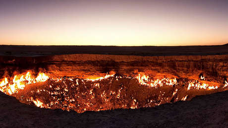 VIDEO, FOTO: Un dron capta impresionantes imágenes de 'la puerta del infierno'