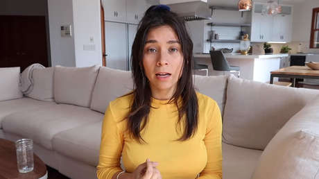 La estrella del veganismo en YouTube desata una ola de críticas al ser captada comiendo pescado