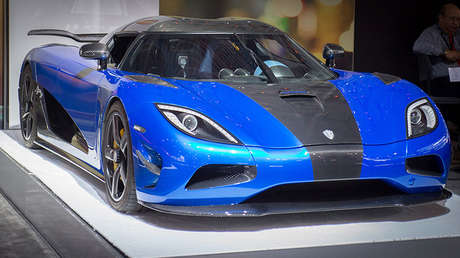 México: Un coche de 1,5 millones de dólares queda destrozado al chocar a gran velocidad contra un poste (VIDEO)