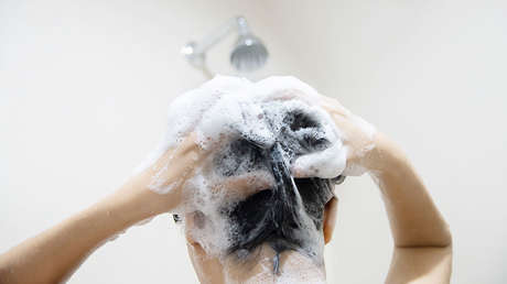 Ministra chilena aparece duchándose en un video para promover el ahorro de agua