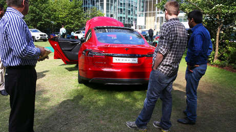 "No han visto la lluvia antes": Muestra cómo el agua corre directamente al maletero de su Tesla y el video se hace viral