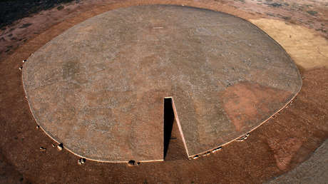 Descubren figuras humanas pintadas hace 6.000 años en un enorme dolmen al sur de España