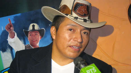 El cantante popular ecuatoriano 'Delfín hasta el fin' es el virtual ganador de la alcaldía de Guamote