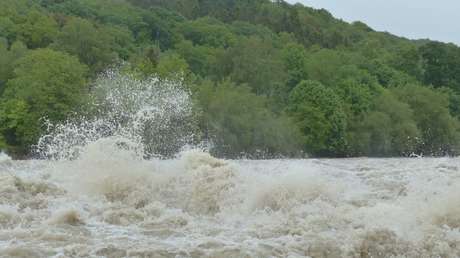VIDEOS: Las aguas de una tormenta arrastran un puente en Nueva Zelanda