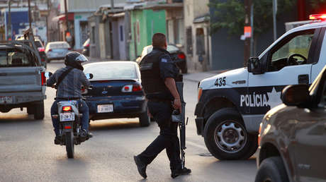 Atropella a los ladrones que atracaban a su padre y mata a uno de ellos