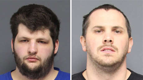 Arrestan a un jefe policial en EE.UU. por violar con un amigo a una niña durante varios años