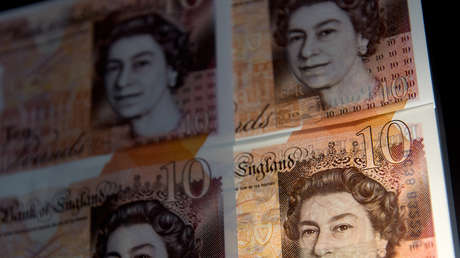 La libra esterlina cae un 0,43 % hasta los 1,29 dólares tras la votación por el Brexit