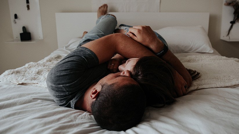 Un juez británico desata polémica al afirmar que es un "derecho fundamental" de un hombre tener sexo con su esposa