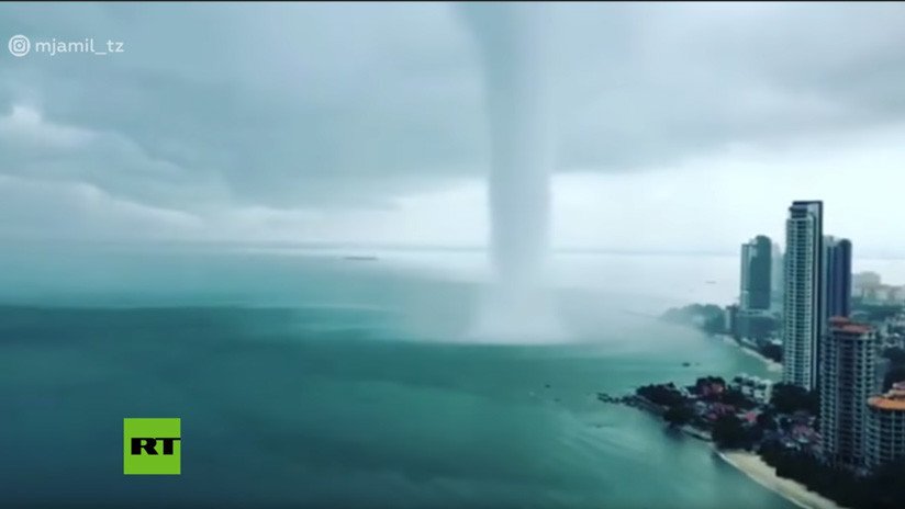 Video: Gigantesca tromba marina desata el caos en la isla malaya de Penang
