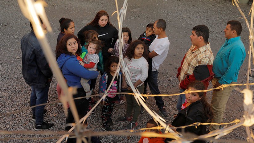 EE.UU. asegura que podría tomar hasta 2 años identificar a los niños migrantes separados de sus padres