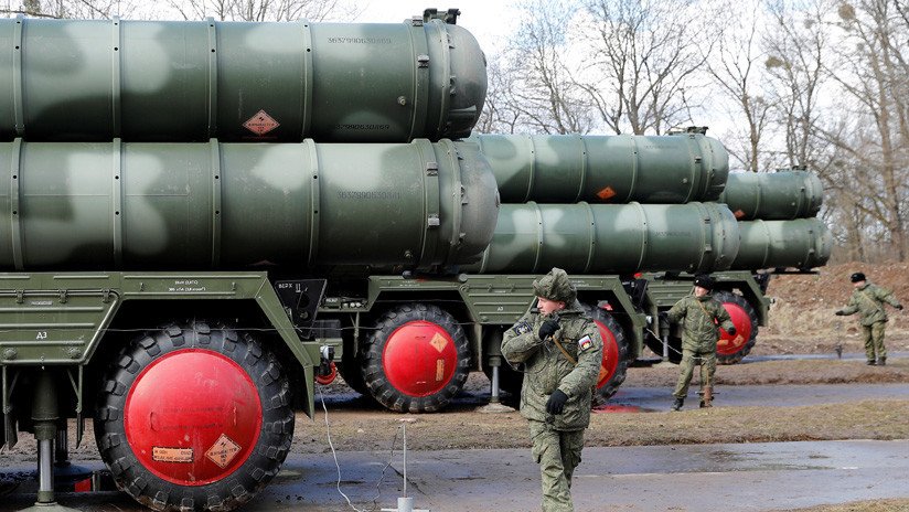 Canciller turco: "Si EE.UU. se niega a vendernos misiles Patriot, podemos comprar otro S-400 u otro sistema de defensa aérea"