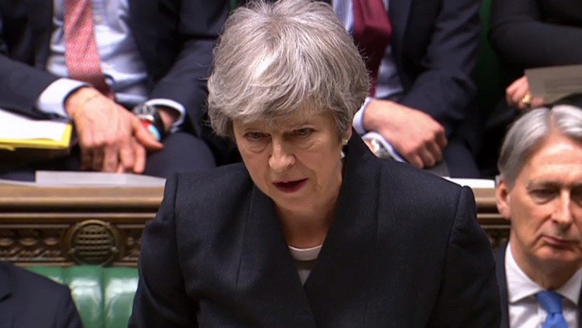 La primera ministra británica sobre la detención de Assange: "Nadie está por encima de la ley"