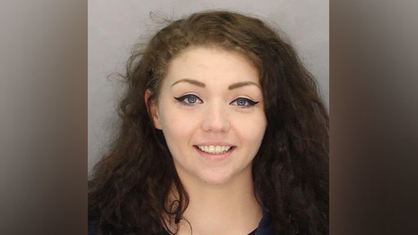 Una de las 10 personas más buscadas 'trolea' a la Policía en Facebook y acaba detenida al revelar su paradero en EE.UU.