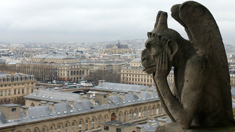 Artista ecuatoriana rinde homenaje a Notre Dame y su creación se hace viral en las redes sociales