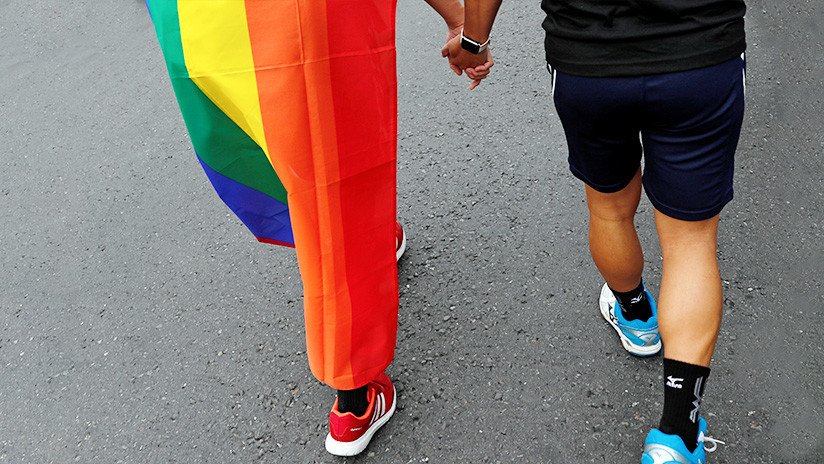 "Me da asco": Hombre increpa a pareja homosexual en un centro comercial de Colombia (VIDEO) 