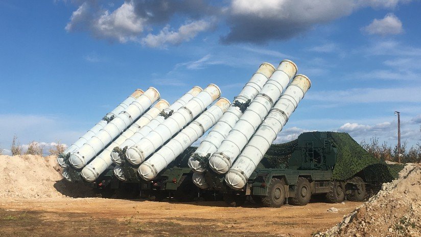 Un senador estadounidense amenaza con imponer sanciones a Turquía si compra los S-400 a Rusia
