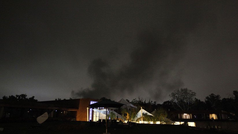 FOTOS, VIDEOS: Ataques aéreos con misiles en la capital de Libia