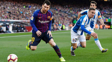 Un joven futbolista del Espanyol sufre el acoso de sus propios hinchas tras intercambiar su camiseta con Messi
