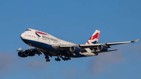 Ministro nigeriano afirma que los ricos de su país piden pizzas que les traen en avión desde Londres