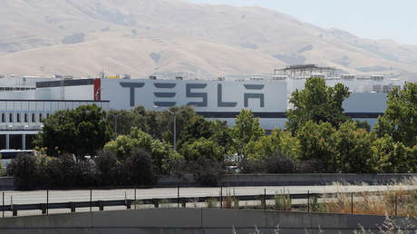 Multan a Tesla por violar las regulaciones sobre residuos industriales peligrosos