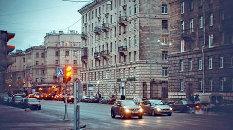 Un niño de siete años se resbala desde el balcón en un 9.º piso en Rusia y resulta ileso