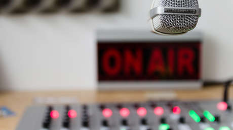 VIDEO: Transmiten en vivo el asalto a mano armada de su propio estudio de radio