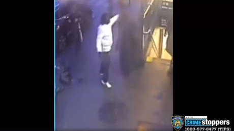 VIDEO: Un hombre le rompe la nariz a una mujer en Nueva York por defender a otras mujeres