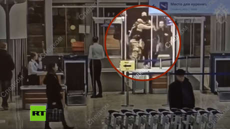 VIDEO: Detienen a un 'policía contrabandista' cuando iba a meter 13 kilos de joyas en Moscú 