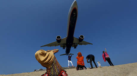 Los turistas que se toman selfis en una popular playa en Tailandia podrían enfrentarse a la pena capital