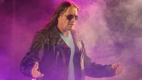 VIDEO: Un espectador ataca a la leyenda de la lucha libre Bret Hart
