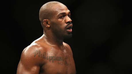 VIDEO: Un luchador de la UFC deja inconsciente a un aficionado al aplicarle una llave