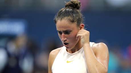 "¿Me pongo la faldita y juego yo?": Entrenador arremete contra tenista española con una dura arenga en pleno partido (VIDEO)