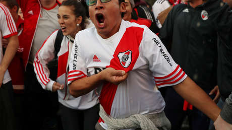 Un hincha se tatúa un enlace a YouTube de la final de la Libertadores y la Red intenta sabotearlo