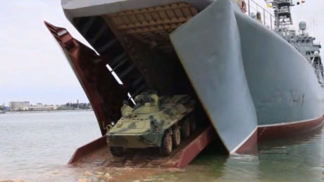 VIDEO: Maniobras con buques, lanzadores Bastión y un bombardero Tu-160 en Crimea y el mar Negro