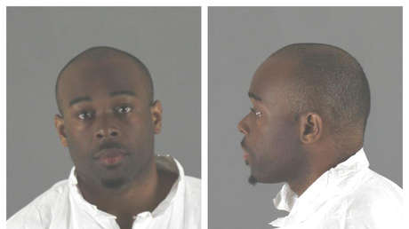 Un niño de cinco años, herido gravemente tras ser arrojado desde el balcón de un centro comercial por un desconocido