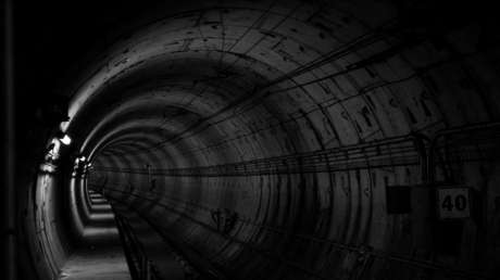 EE.UU.: Rescatan a un hombre ciego de las vías del metro segundos antes de la llegada del tren (VIDEO)