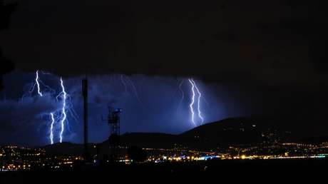 VIDEO: Pareja española sobrevive al impacto de un rayo cuando trataba de alcanzar la cima del Montseny