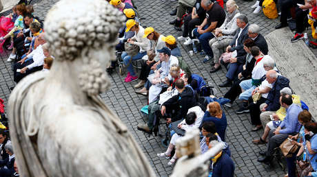 Detienen a un estafador que se hizo pasar por inválido durante 12 años y engañó hasta al papa