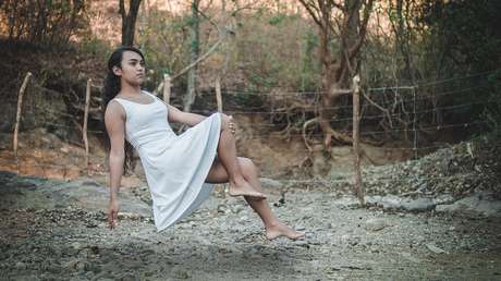 Video: Podría haber sido el truco de 'levitación' más conseguido... pero su mamá entró y lo arruinó