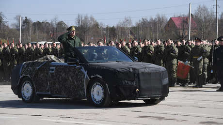 Rusia ensaya con las lujosas limusinas Aurus el desfile militar del Día de la Victoria (VIDEOS)