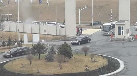 VIDEO: Limusinas negras llegan al presunto lugar de la próxima cumbre entre Putin y Kim Jong-un